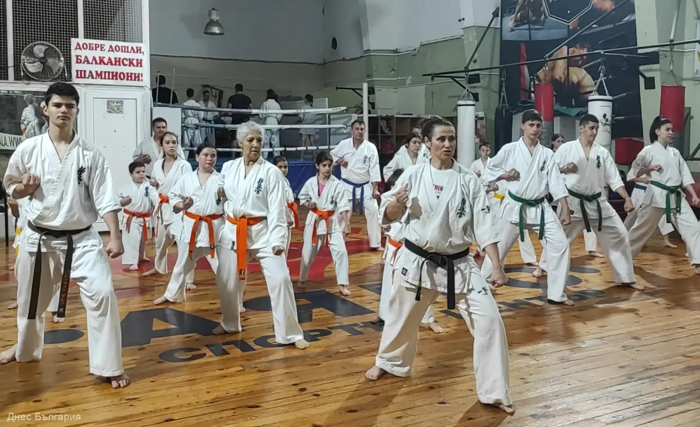 От 3 до 70-годишни тренират карате в „Киокушин Спирит Бургас“! Вижте как се създават шампиони!
